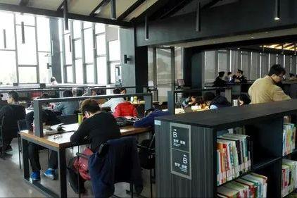 武汉男孩爆料学校视频,揭露校园内幕引发关注